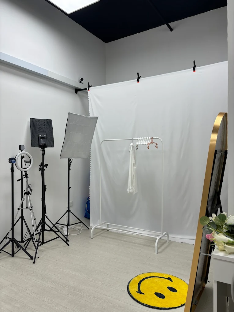Studio 1104 photo 3